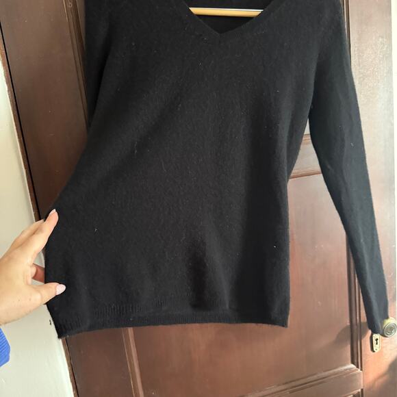 Ann Taylor | Black 100% Cashmere Slim Fit Cashmere Sweater | Medium - Picture 4 of 6